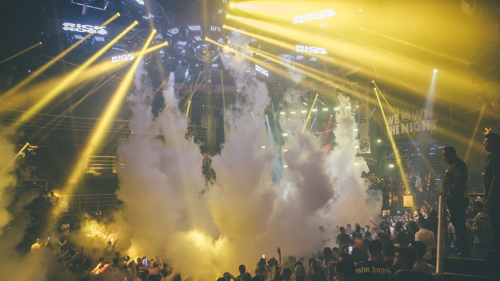 Beatport nimmt keine vollständig oder überwiegend KI-generierten Tracks mehr an und kennzeichnet KI-gestützte