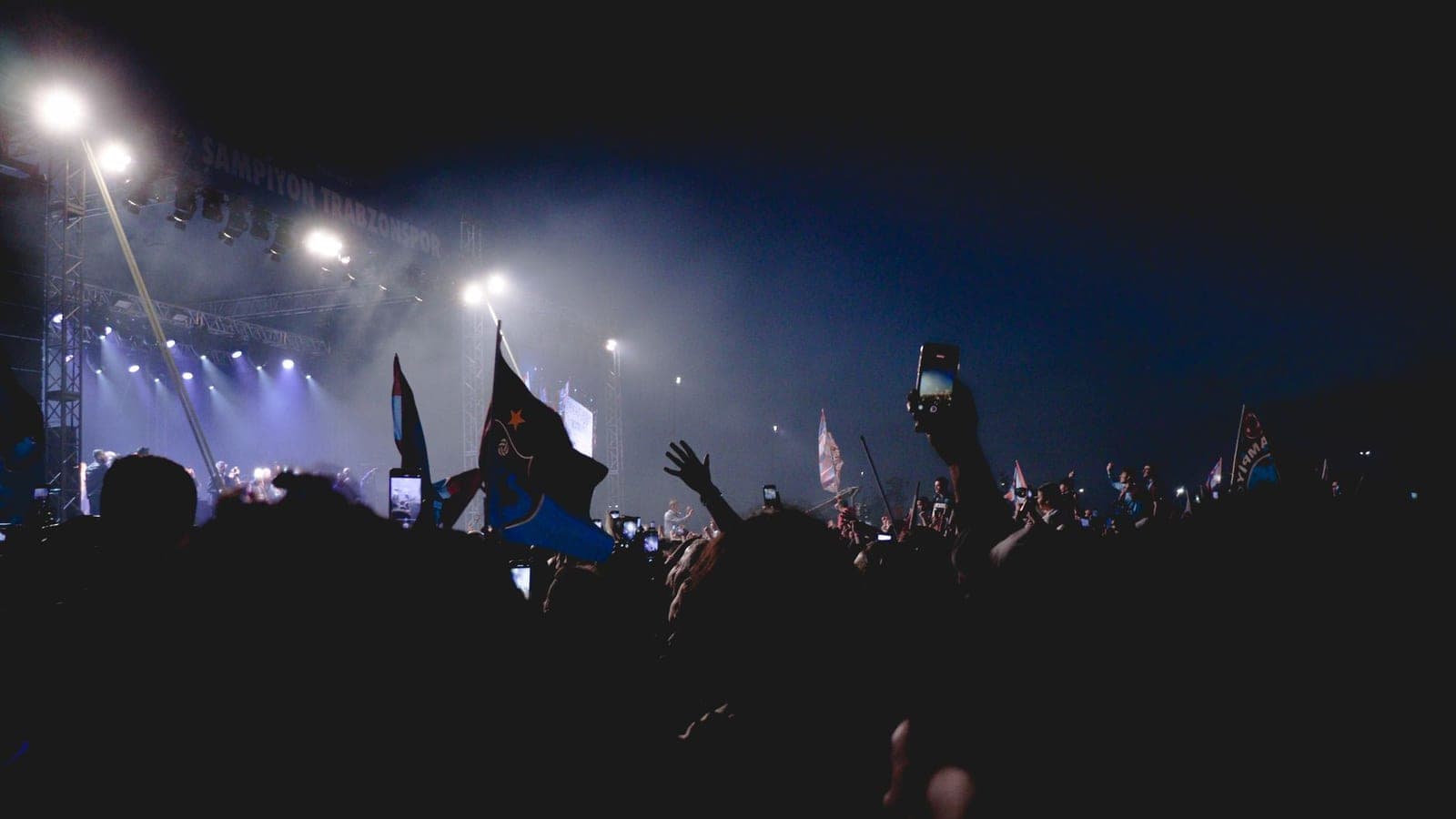 Der CNM-Zuschuss für Festivals schließt die Frist am 20. Oktober und verlangt eigene Ticketverantwortung: mehr als 15 % des Budgets